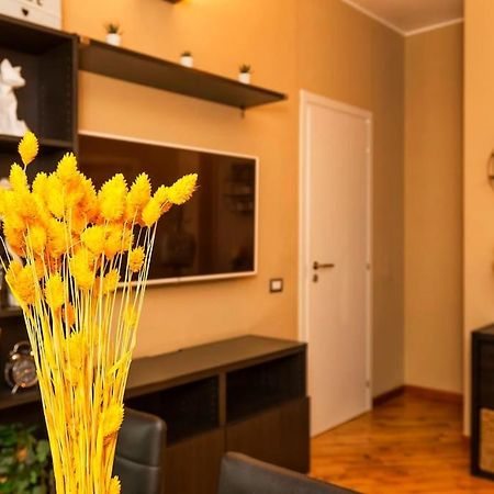 Sunny & Updated Flat With Panoramic City View 50M From M4 Stop ميلان المظهر الخارجي الصورة