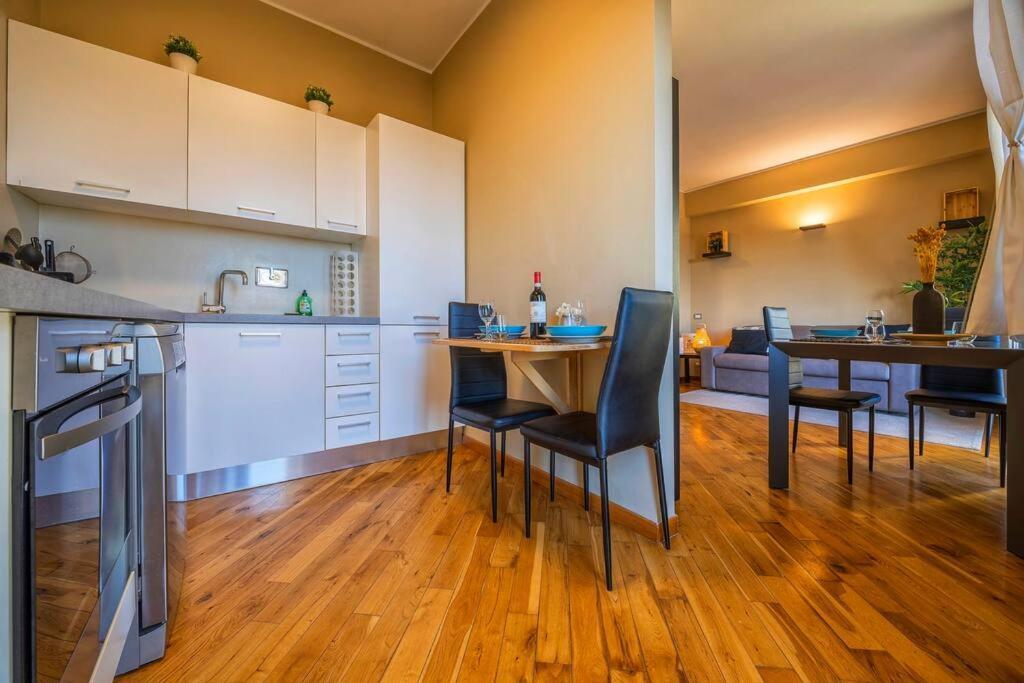 Sunny & Updated Flat With Panoramic City View 50M From M4 Stop ميلان المظهر الخارجي الصورة