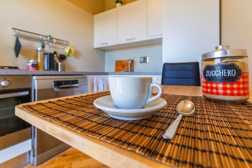 Sunny & Updated Flat With Panoramic City View 50M From M4 Stop ميلان المظهر الخارجي الصورة
