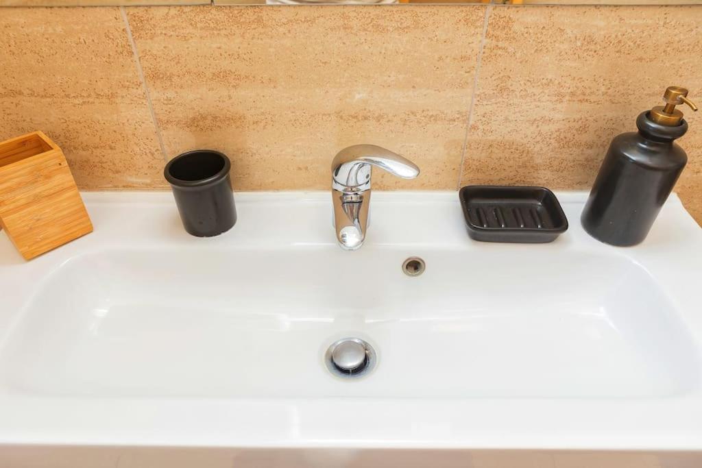 Sunny & Updated Flat With Panoramic City View 50M From M4 Stop ميلان المظهر الخارجي الصورة