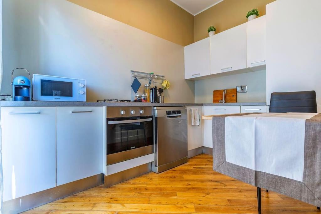 Sunny & Updated Flat With Panoramic City View 50M From M4 Stop ميلان المظهر الخارجي الصورة