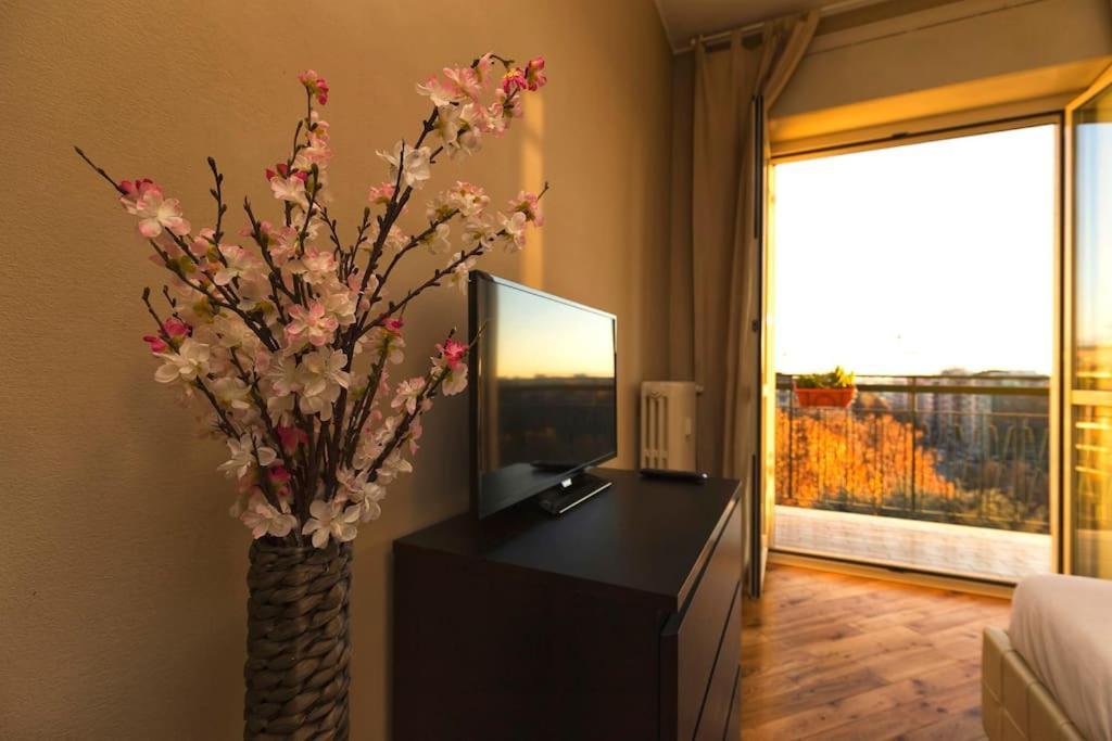 Sunny & Updated Flat With Panoramic City View 50M From M4 Stop ميلان المظهر الخارجي الصورة