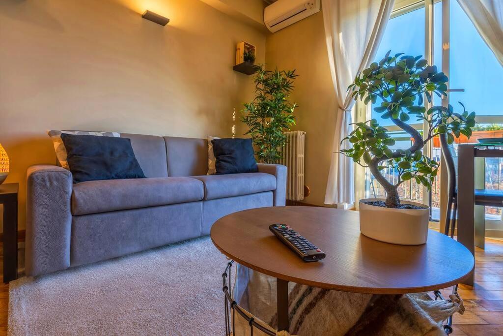 Sunny & Updated Flat With Panoramic City View 50M From M4 Stop ميلان المظهر الخارجي الصورة